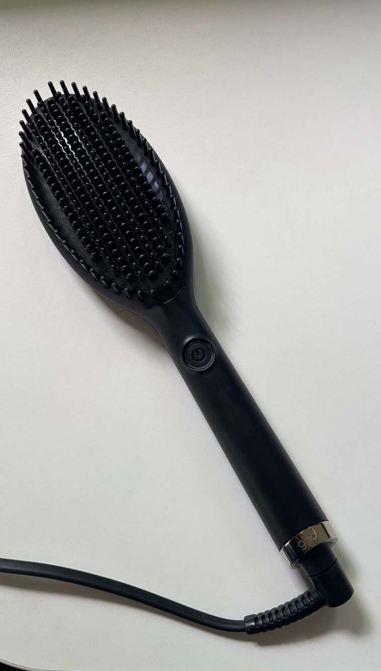 ghd Glide Professional Smoothing Hot Brush UK/EU 220-240V. Like New Condition.